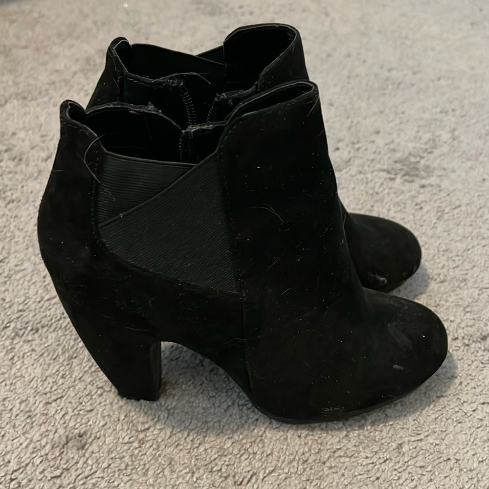 Black ankle boots size 8, never worn